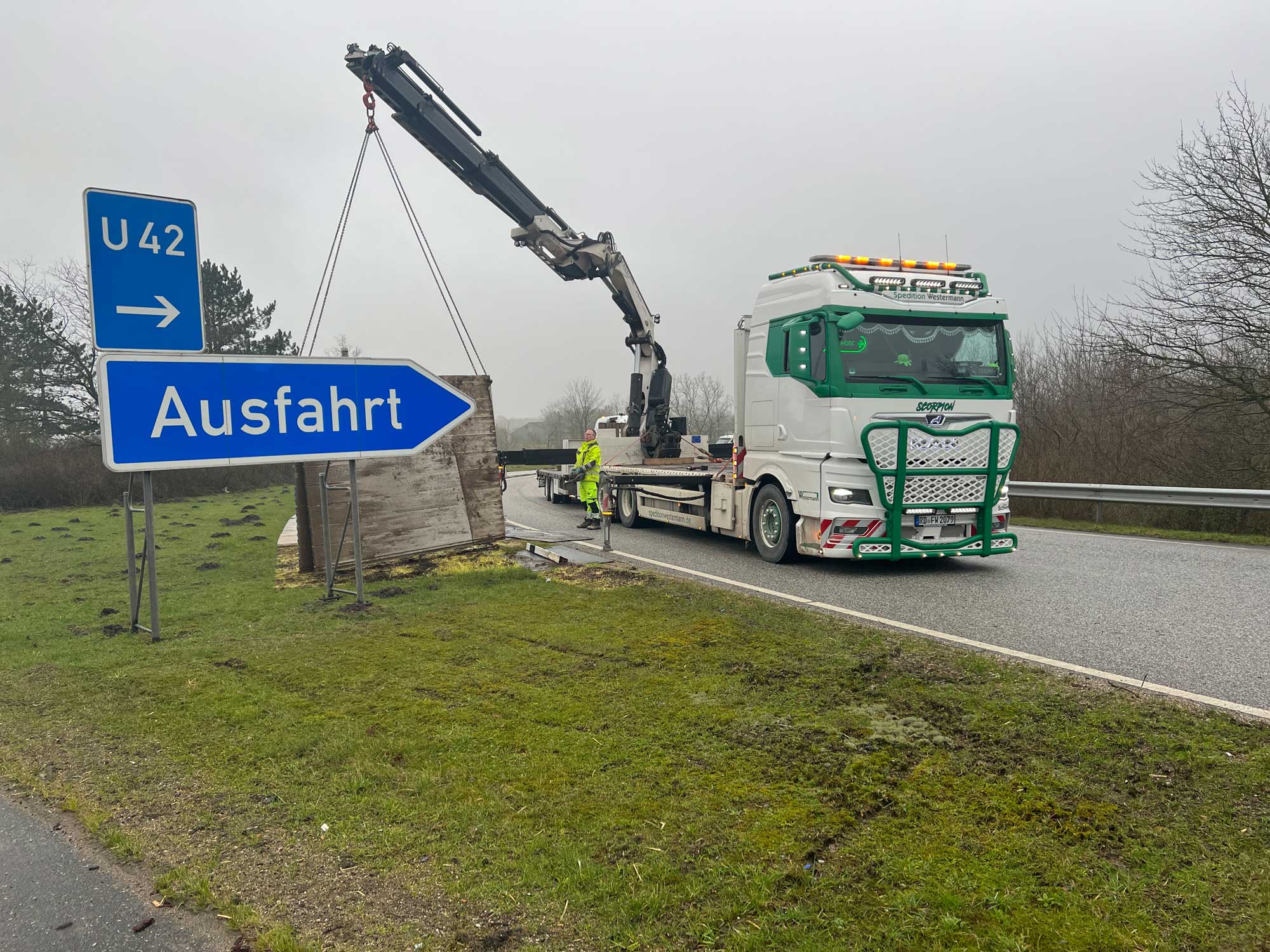 LKW mit Ladekran